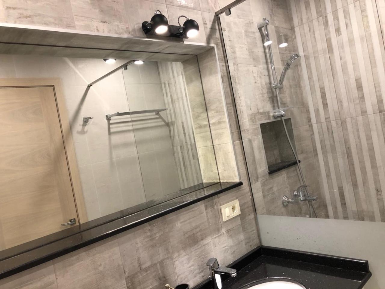 Apartment On Moskovyan 31 耶烈万 外观 照片