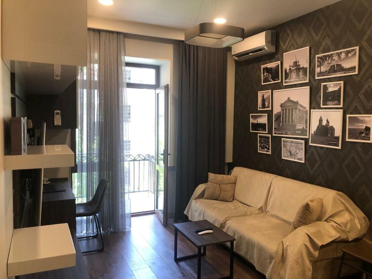 Apartment On Moskovyan 31 耶烈万 外观 照片